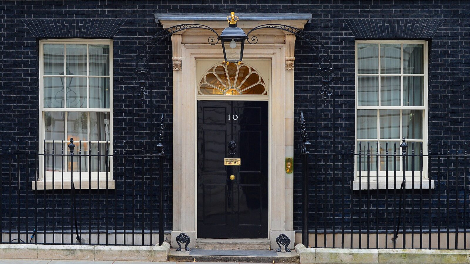Rusia și incendiile vizând premierul britanic: anatomia unui sabotaj