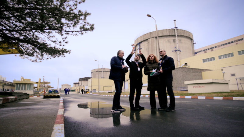 Centrala nucleară de la Cernavodă, văzută dinspre incinta unității