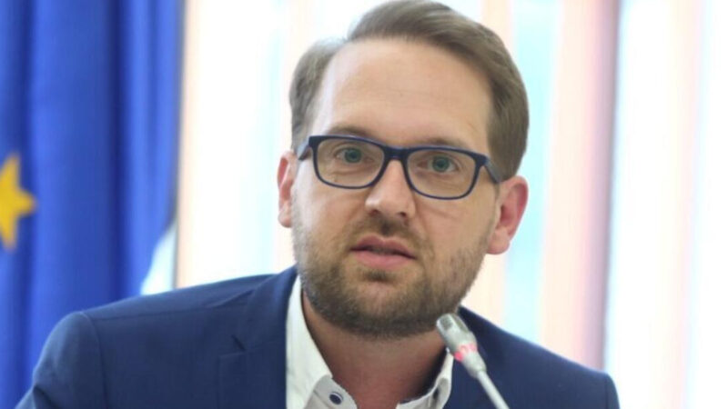 Dominic Fritz, primarul Timișoarei și președintele USR, în timpul unei declarații (prima utilizare în rețea: 360news.ro)