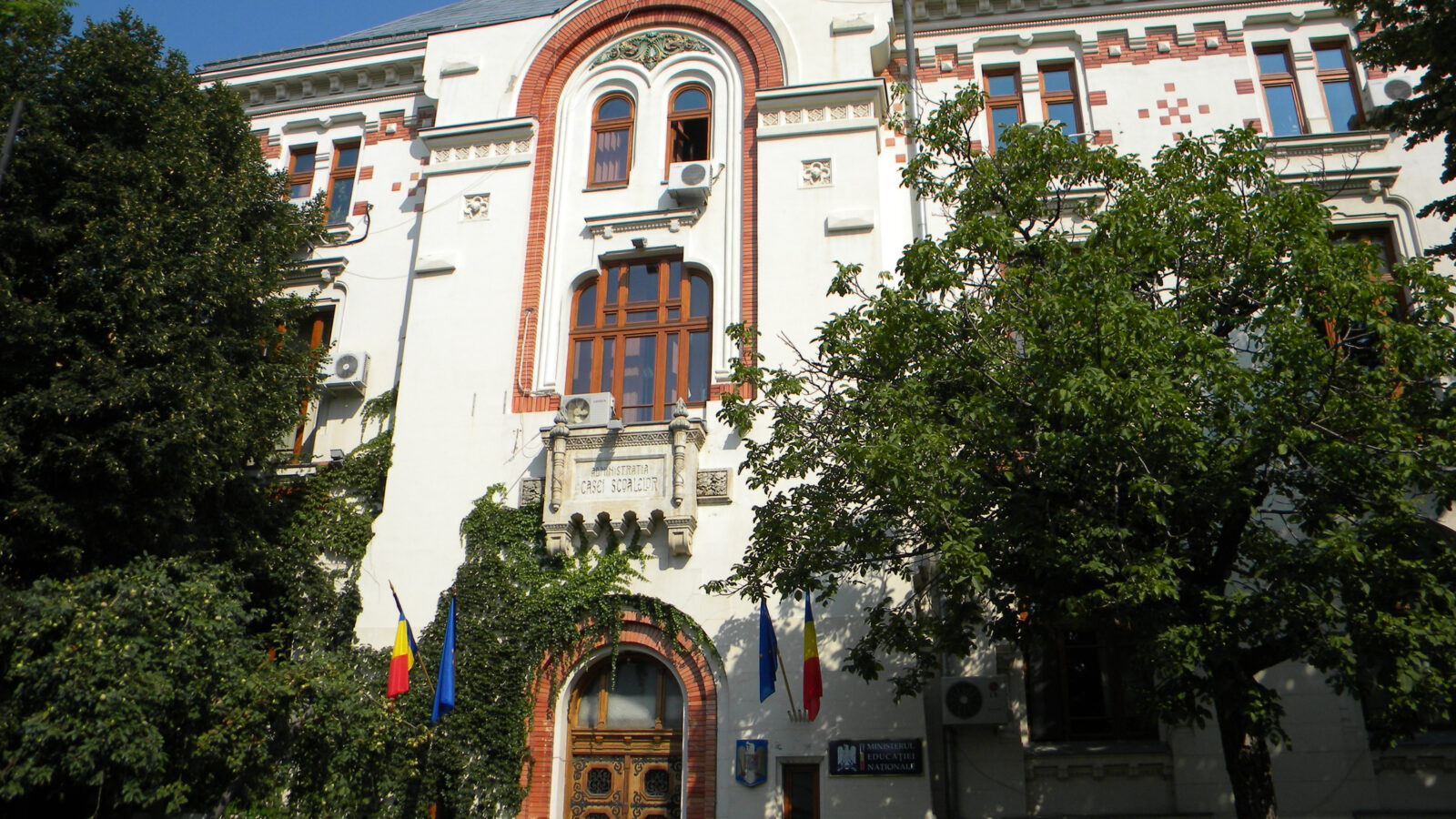 Trei federații din educație cer partidelor parlamentare să respingă legea salarizării