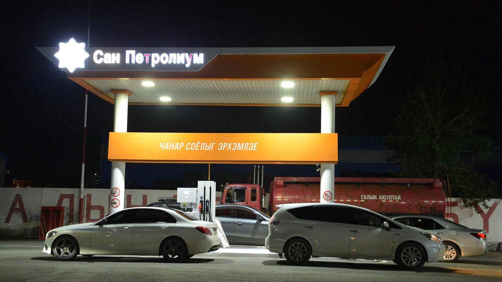În Mongolia se stă cinci ore la coadă la benzină. Circa 95% din combustibil vine din Rusia