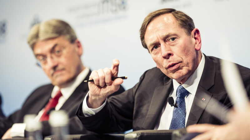 David Petraeus, fost director al CIA, la o conferinta de securitate