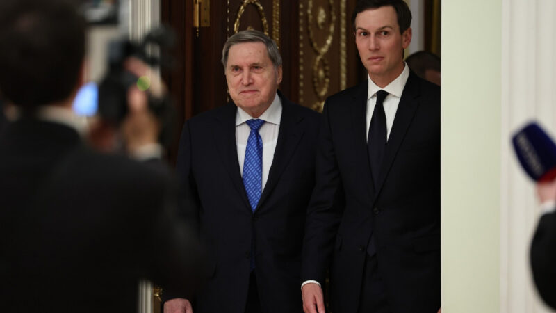 Iuri Ușakov, consilierul lui Vladimir Putin, și Jared Kushner
