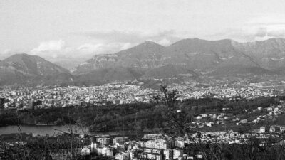 Panoramă a orașului Tirana