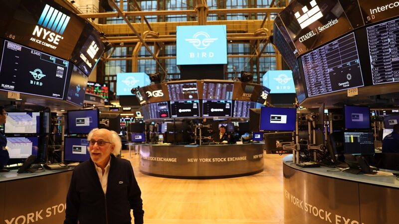 Broker pe parterul Bursei de Valori din New York