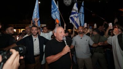 Gadi Eisenkot vorbind susținătorilor în seara alegerilor