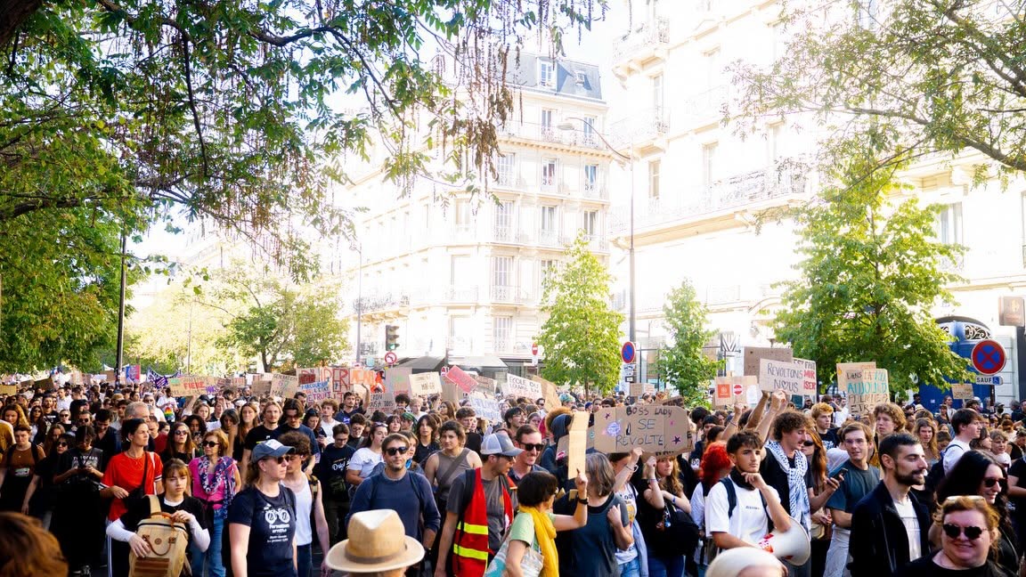Protestele elevilor din Franța au scos în stradă peste 250.000 de oameni