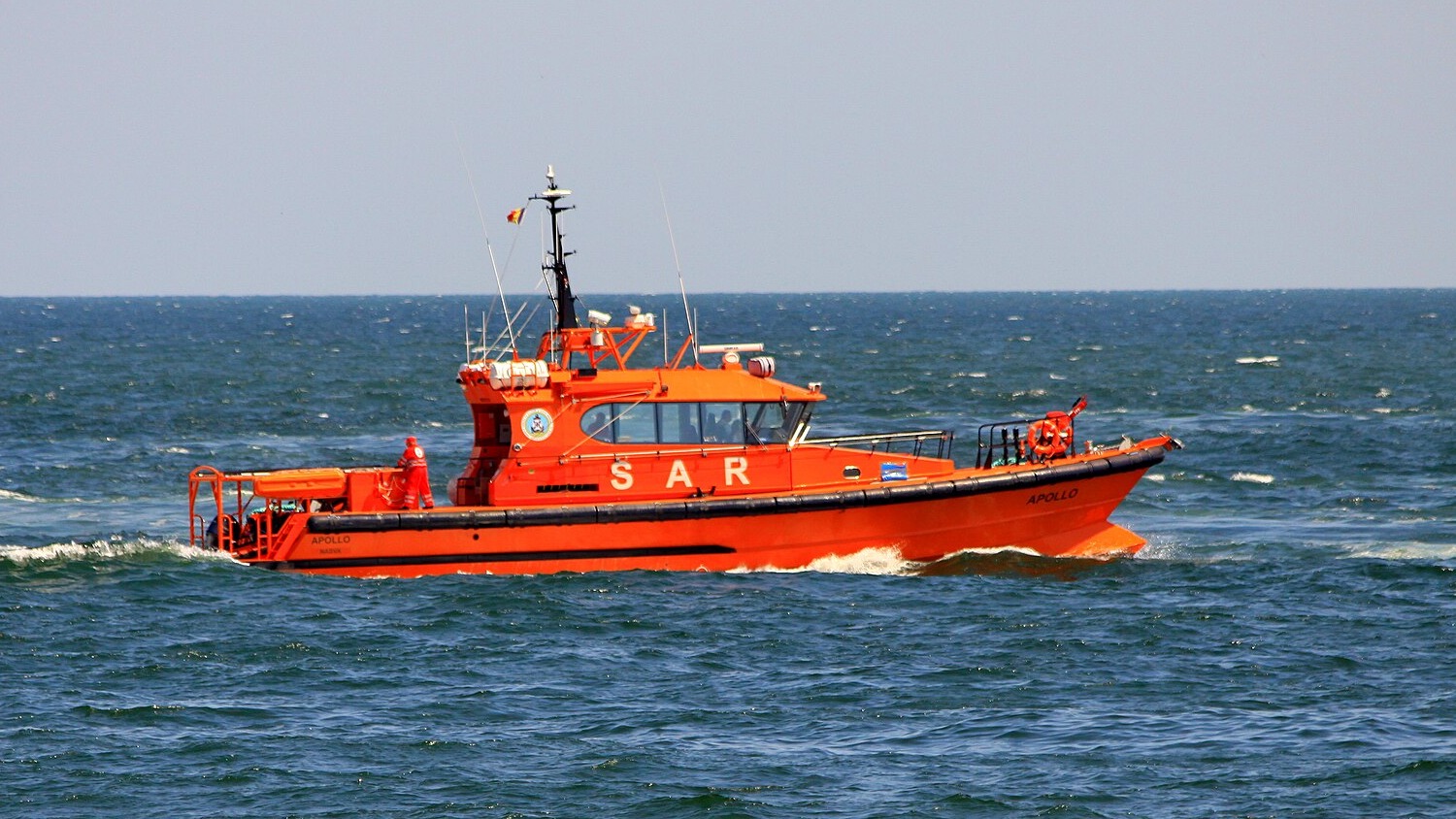 Doi marinari morți și 11 salvați după scufundarea unei nave lângă platforma Pescăruș