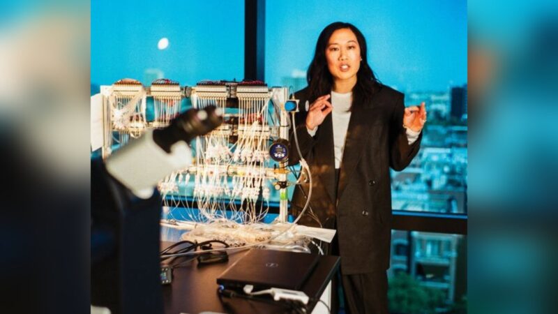 Priscilla Chan într-un laborator Biohub