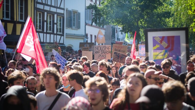 Elevi și studenți la marșul de protest de la Strasbourg din 6 octombrie