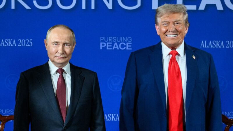 Donald Trump și Vladimir Putin la summitul din Alaska