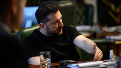 Volodimir Zelenski într-o ședință la Kiev