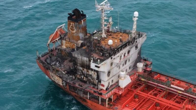 Petrolierul Wine Trader, avariat de incendiu după atacul cu drone